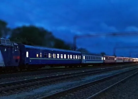 На Житомирщині під поїзд потрапила жінка - машинист намагався зробити екстрену зупинку, але не встиг