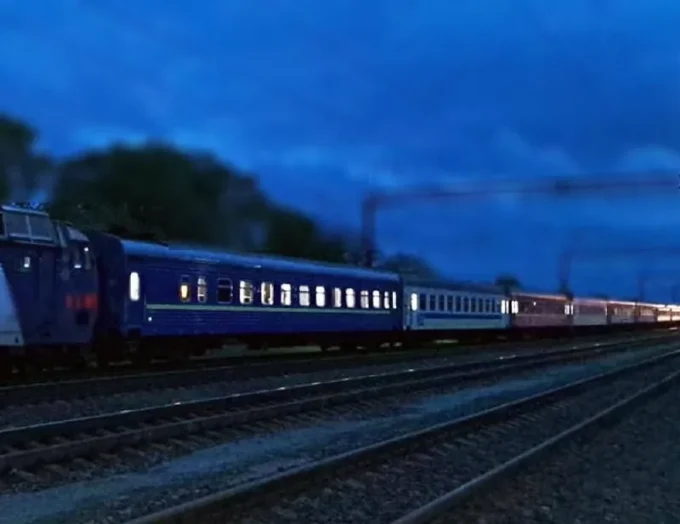 На Житомирщині під поїзд потрапила жінка - машинист намагався зробити екстрену зупинку, але не встиг