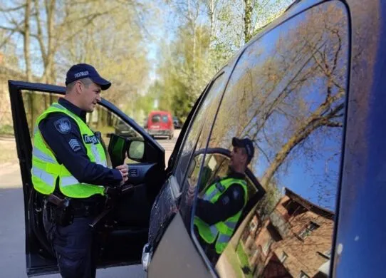 Суд неодноразово забороняв керувати авто: через два дні після чергового рішення суду за кермом затримали житомирянина