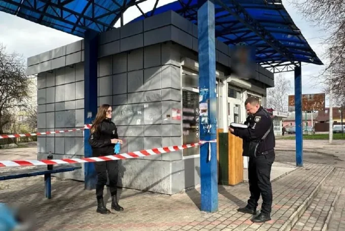У Житомирі на зупинці помер чоловік: що відомо?