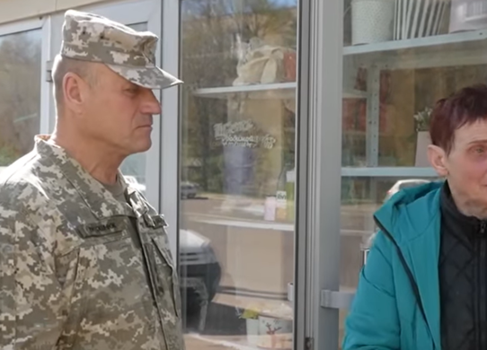 Скандал з військовим у Житомирі: купив квіти, а наступного дня повернувся та вдарив букетом продавчиню по обличчю