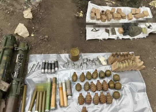 «Чорні зброярі» на Житомирщині: пропонували клієнтам цілий арсенал трофейної зброї