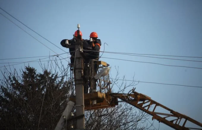 У Житомирській області повернули світло понад 5900 споживачам