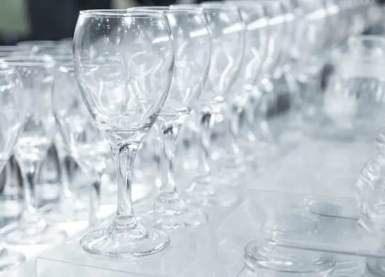 Подарочная элегантность: закажите набор бокалов