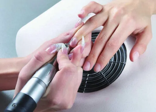 Що варто купувати в магазині для майстрів манікюру?