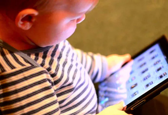 Защита зрения: как выбрать правильный гаджет для ребенка