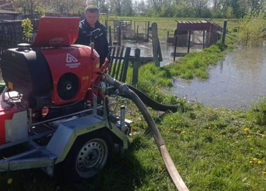 У Житомирі продовжують відкачувати воду із підтоплених приватних будинків