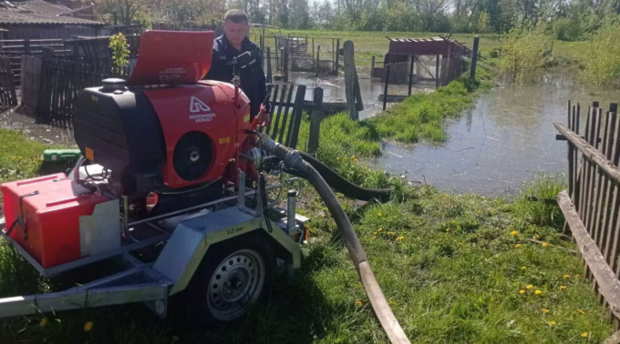 У Житомирі продовжують відкачувати воду із підтоплених приватних будинків