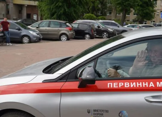 Два медзаклади на Житомирщині отримали сучасні електромобіли