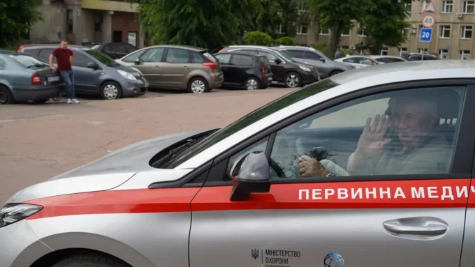 Два медзаклади на Житомирщині отримали сучасні електромобіли