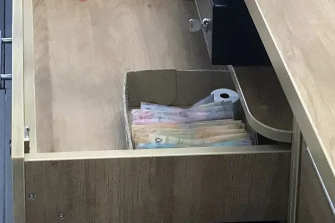 У Житомирі працівник торгівельного закладу витяг з каси 50 тисяч та витратив їх на онлайн-казино