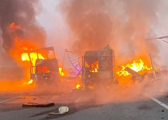 Моторошна аварія на Житомирщині призвела до пожежі та жертв на трасі Київ-Чоп