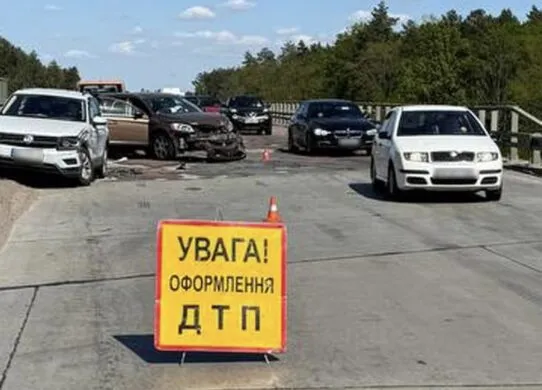 На Житомирщині зіткнулися чотири автомобілі