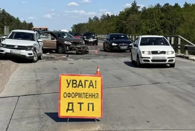 На Житомирщині зіткнулися чотири автомобілі