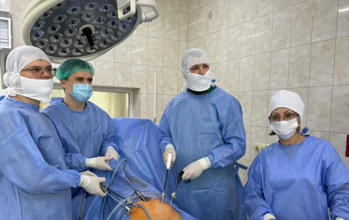 У Житомирському онкодиспансері вперше провели одну з найскладніших операцій в урології
