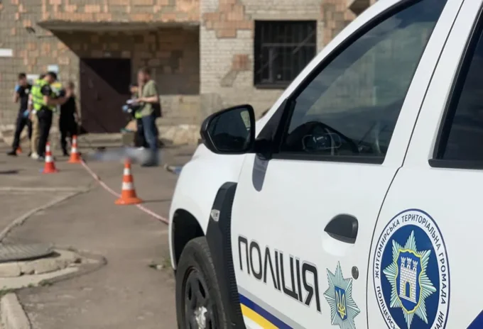 Трагедія у Житомирі: дві 14-річні дівчинки впали з багатоповерхівки та загинули