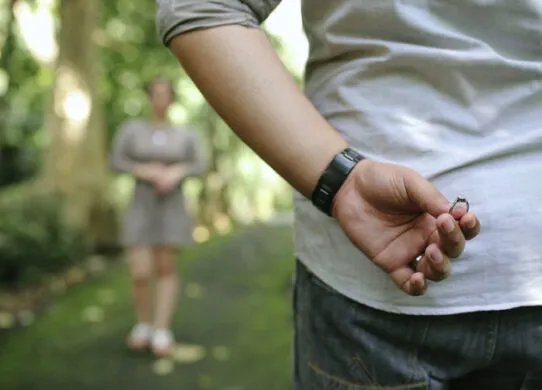 Цікаві ідеї подарунків для пропозиції: від традицій до креативу