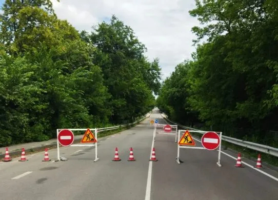 Через пошкодження мосту, перекрито рух на в'їзді до Коростишева
