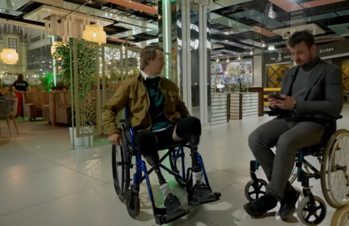 Олександр "Терен" Будько та Женя Янович перевіряли Житомир на безбар'єрність