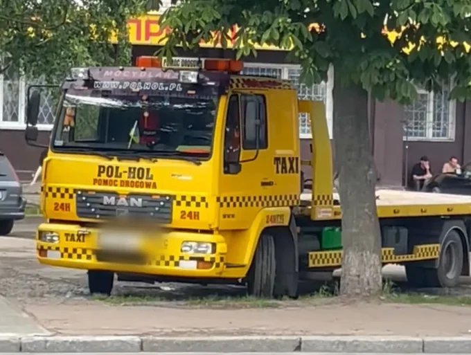 Збирали гроші всією громадою - по Житомиру їздить авто, придбане для ЗСУ та пропонує платні послуги