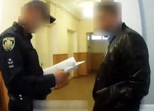 Адвокат з Житомирської області обманом отримав право оренди на земельні паї померлих людей