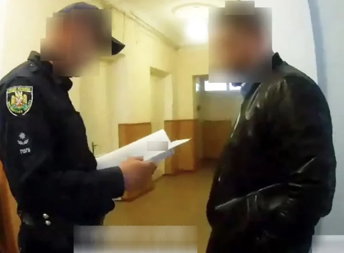 Адвокат з Житомирської області обманом отримав право оренди на земельні паї померлих людей