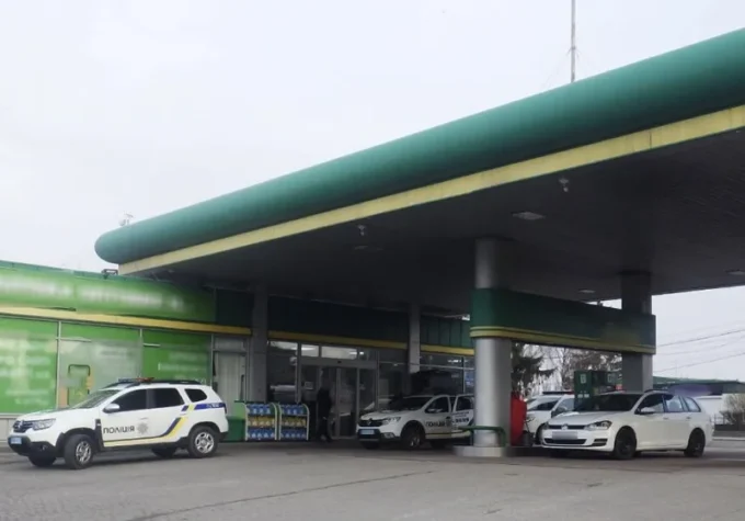 Чоловік, який у березні вчинив розбійний напад на АЗС у Звягелі, того ж дня пограбував ще й магазин