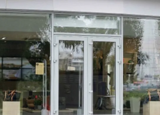 Житомирянин хотів вразити дівчину та викрав букет у квітковому магазині