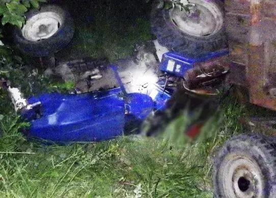 На Житомирщині перекинувся трактор - водій загинув