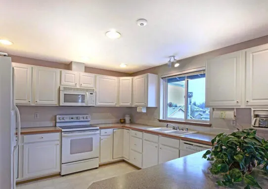 Натяжні стелі на кухні: ідеї для стильного дизайну