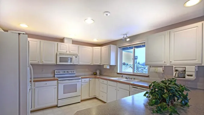 Натяжні стелі на кухні: ідеї для стильного дизайну