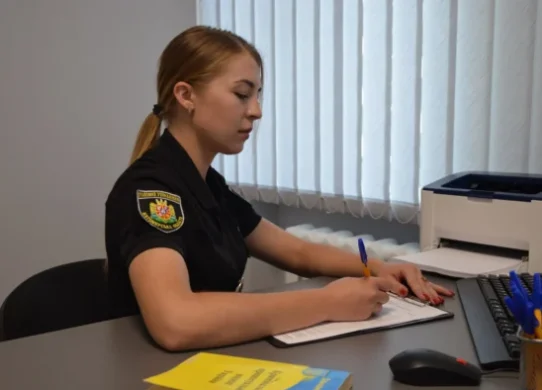 На Житомирщині жінка напідпитку порізала ножем доньку та побила свекруху