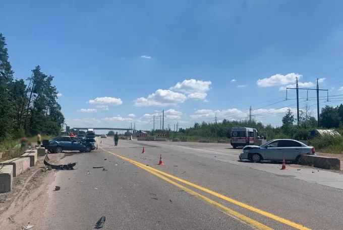 Троє людей постраждали в аварії, яка сталася у передмісті Житомира - серед них дитина