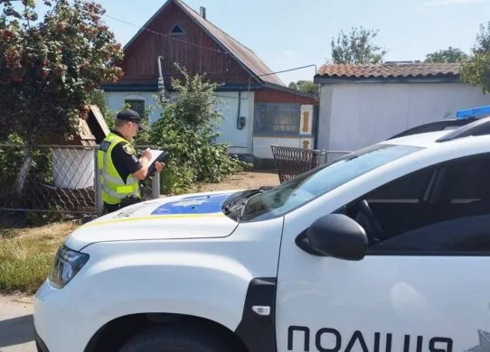 Подвійне вбивство на Житомирщині: на свій ювілей чоловік зарізав дружину та тещу