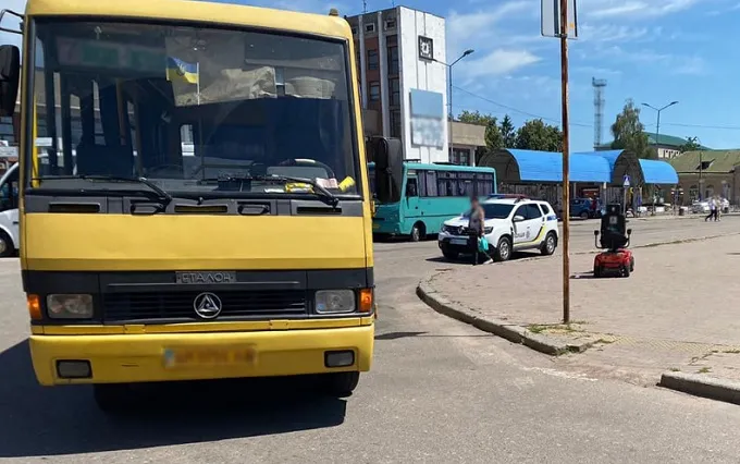 У Коростені поліція розслідує ДТП з травмуванням жінки