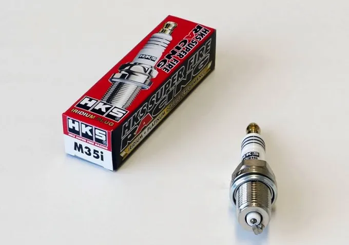 Будова свічки запалювання HKS та особливості її роботи