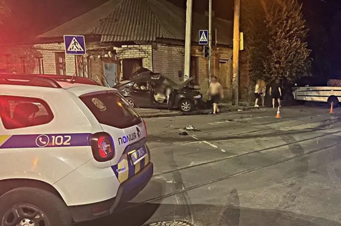 Смертельна аварія у Житомирі: загинув водій і постраждали троє пасажирок