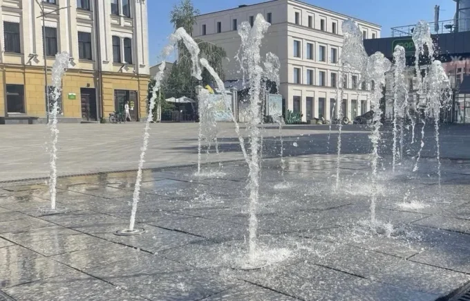 У Житомирі на Михайлівській запустили фонтан: з чим це повʼязано?