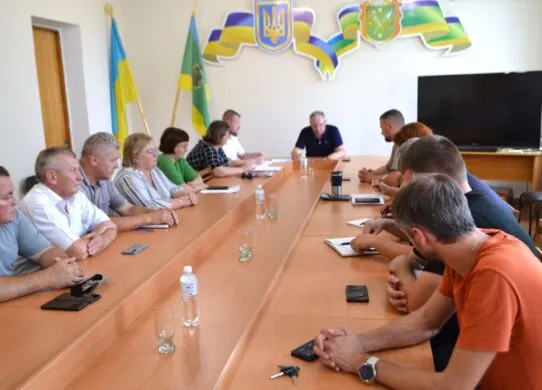 Буревій у Бердичеві повалив дерева та затопив підвали, квартири і дахи у багатоповерхівках