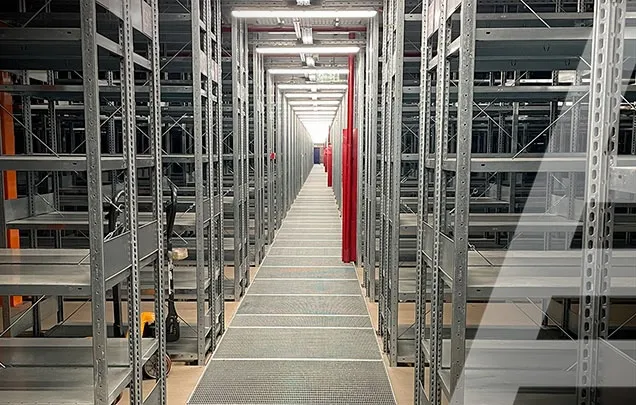 Преимущества мезонинных стеллажей