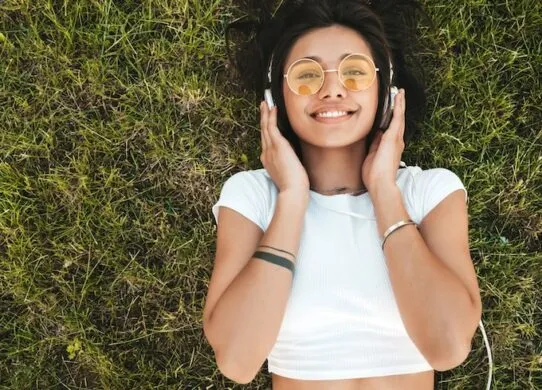 Про навушники та компанію JBL