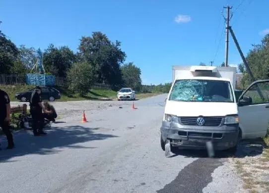 На Житомирі зіткнулися мотоцикл з автофургоном - є постраждалі