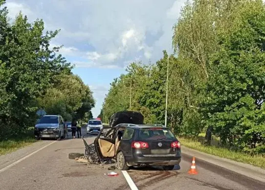 На Житомирщині зіткнулися легковик та автопоїзд