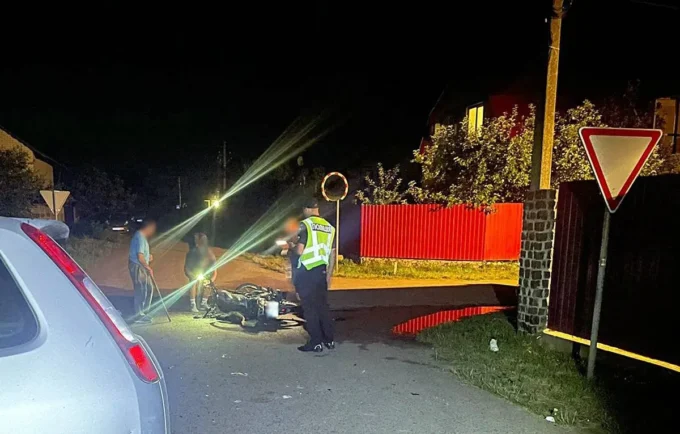 Під Житомиром двоє підлітків на мотоциклі потрапили в ДТП
