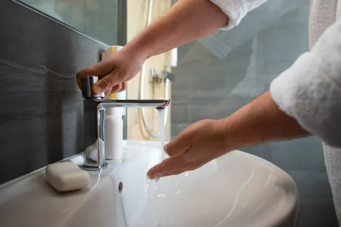 Аварія на мережі у Житомирі: де не буде води?