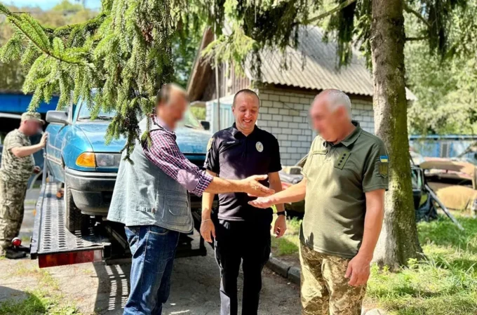 На Житомирщині вилучили авто, з якого зняли номери, та передали військовим