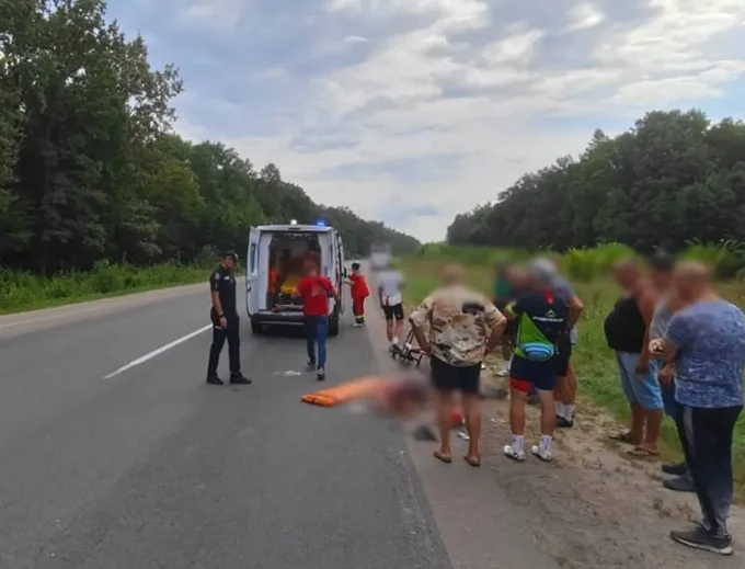 ДТП на Житомирщині: водій автобуса збив на смерть чоловіка з колони велосипедистів