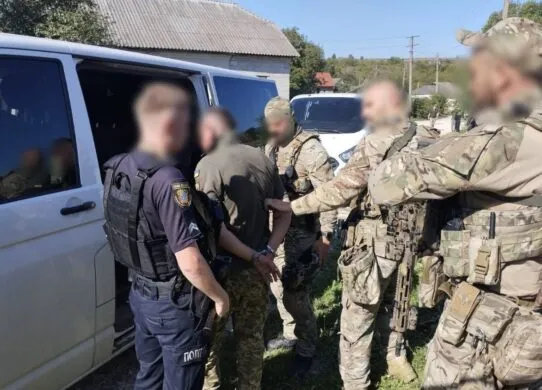 На Тернопільщині мешканець Житомирської області у військовій формі відкрив стрілянину по людям