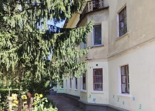 У Бердичеві з третього поверху впала 4-річна дитина