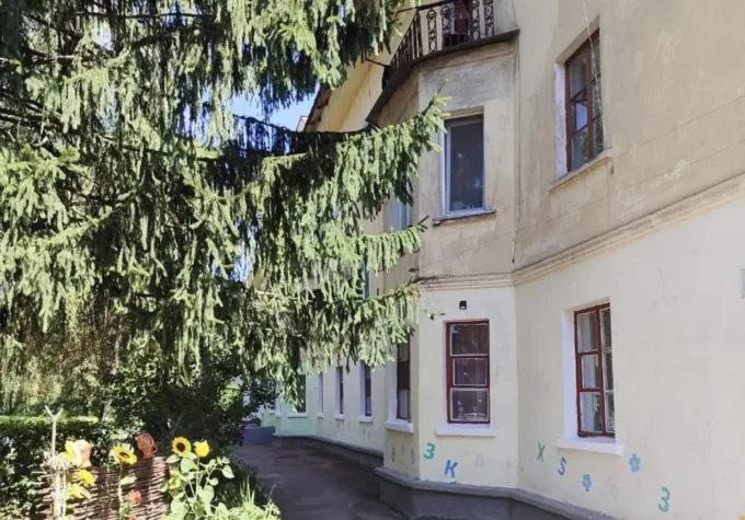 У Бердичеві з третього поверху впала 4-річна дитина